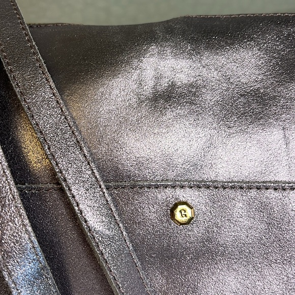G.I.L.I  METALLIC LEATHER ZIP TOP TOTE - Picture 8 of 16